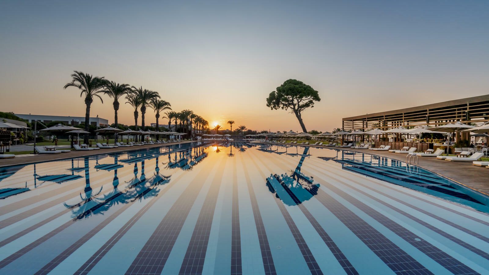 Summer Vibes At The Office - Belek