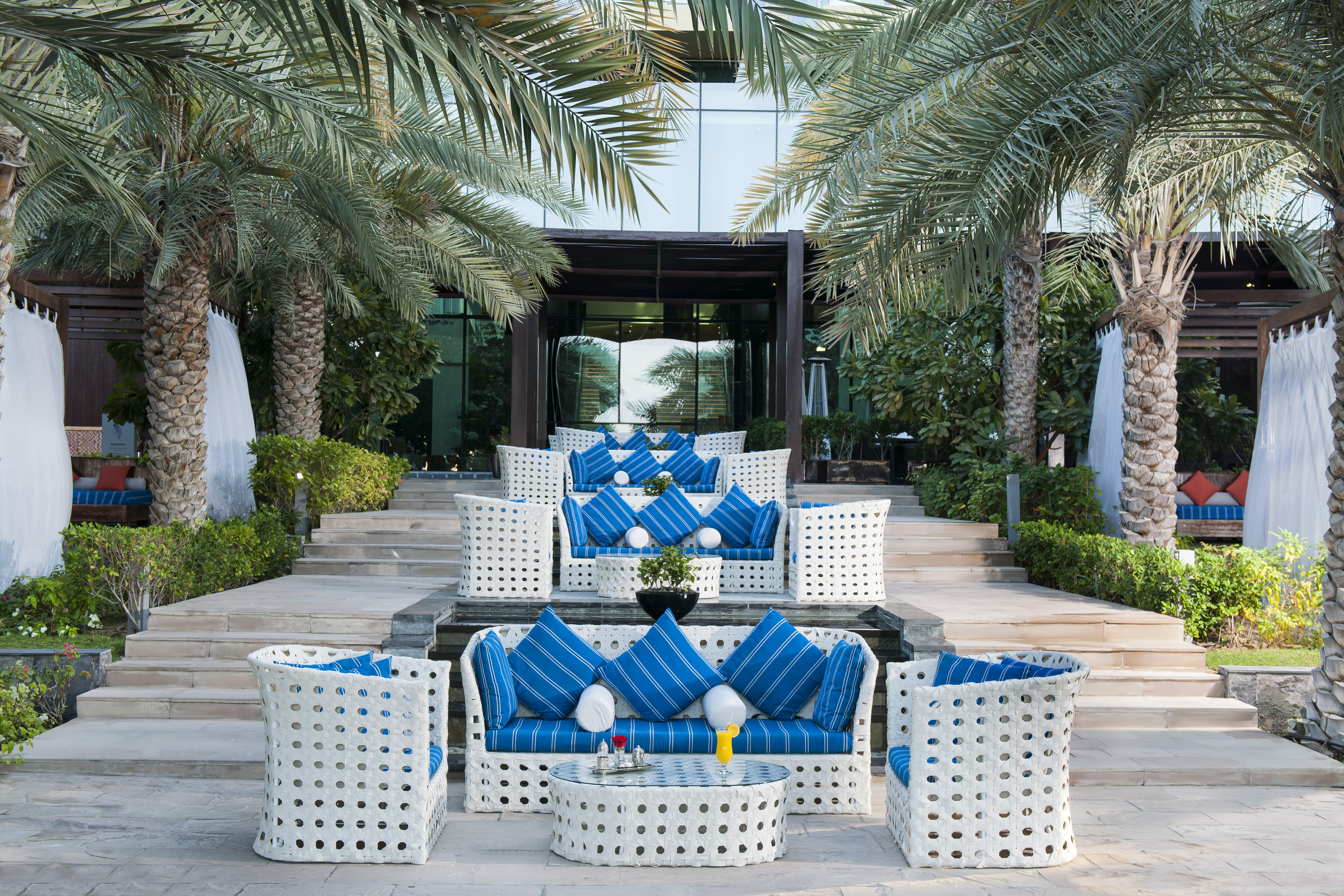 HIGHLIGHTS POOL BAR