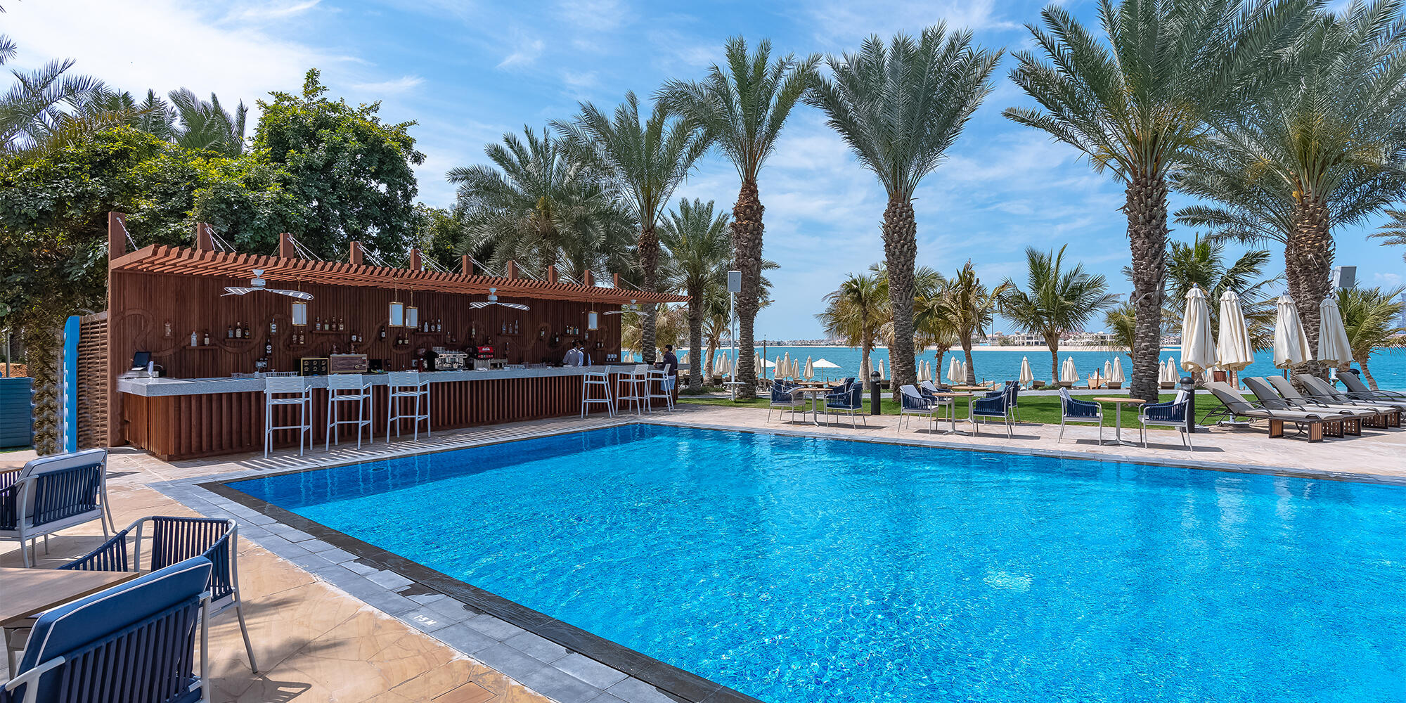 THE BREEZE POOL BAR